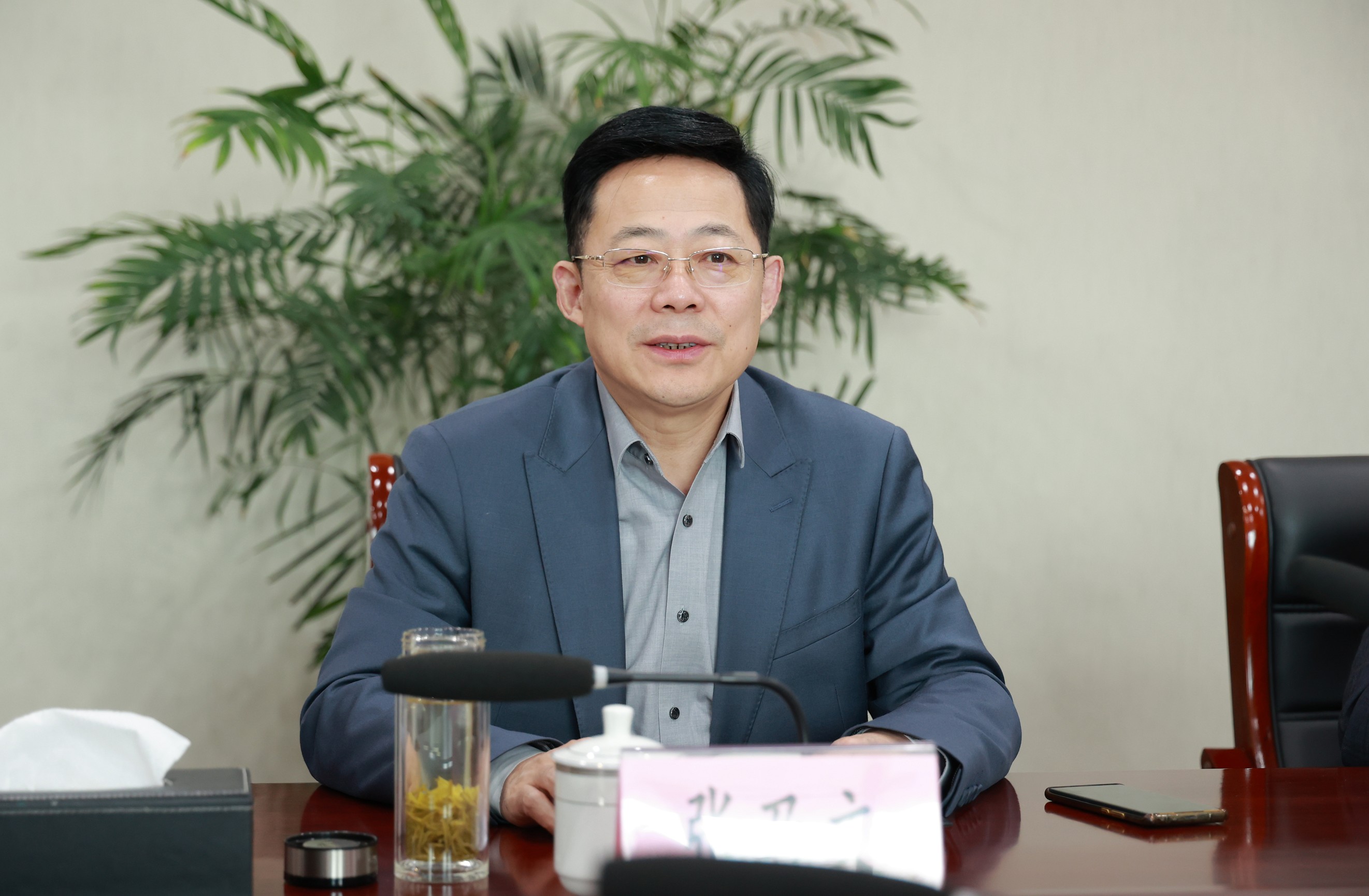 张乃文调研征途国际专用车公司2_眸目压缩.jpg