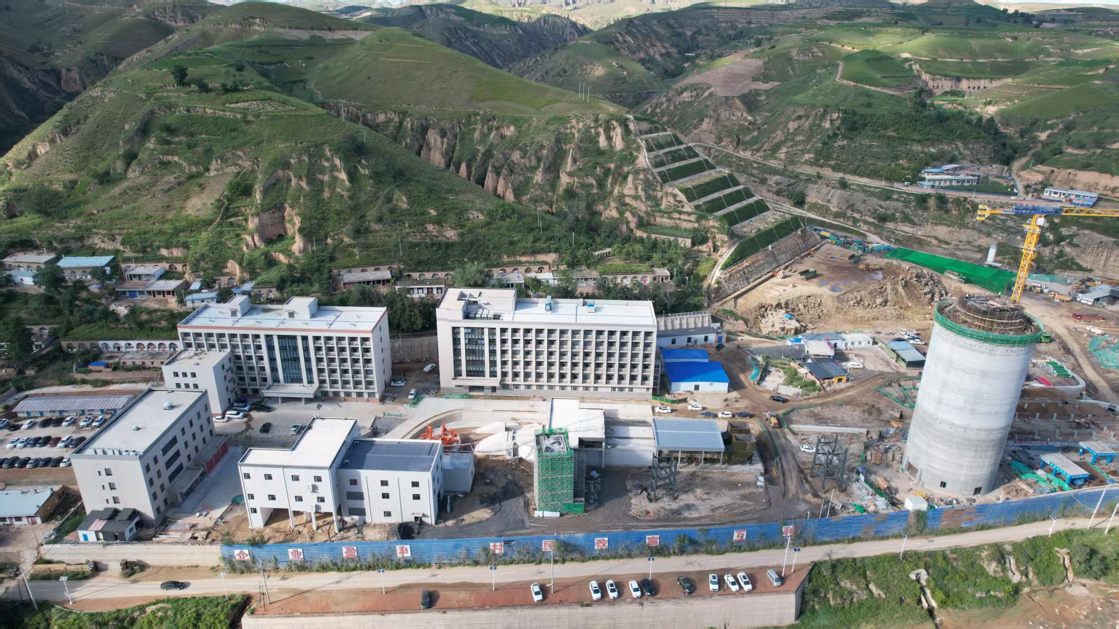 2.天云煤矿建设外景.jpg